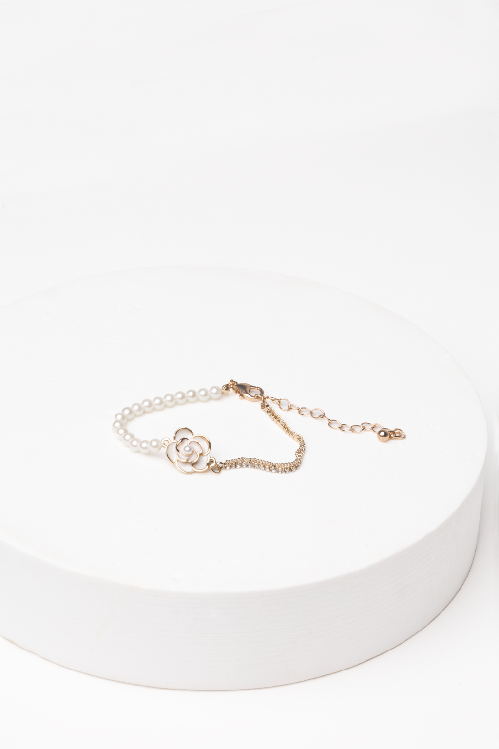 Lou Elegant Rose Bracelet
