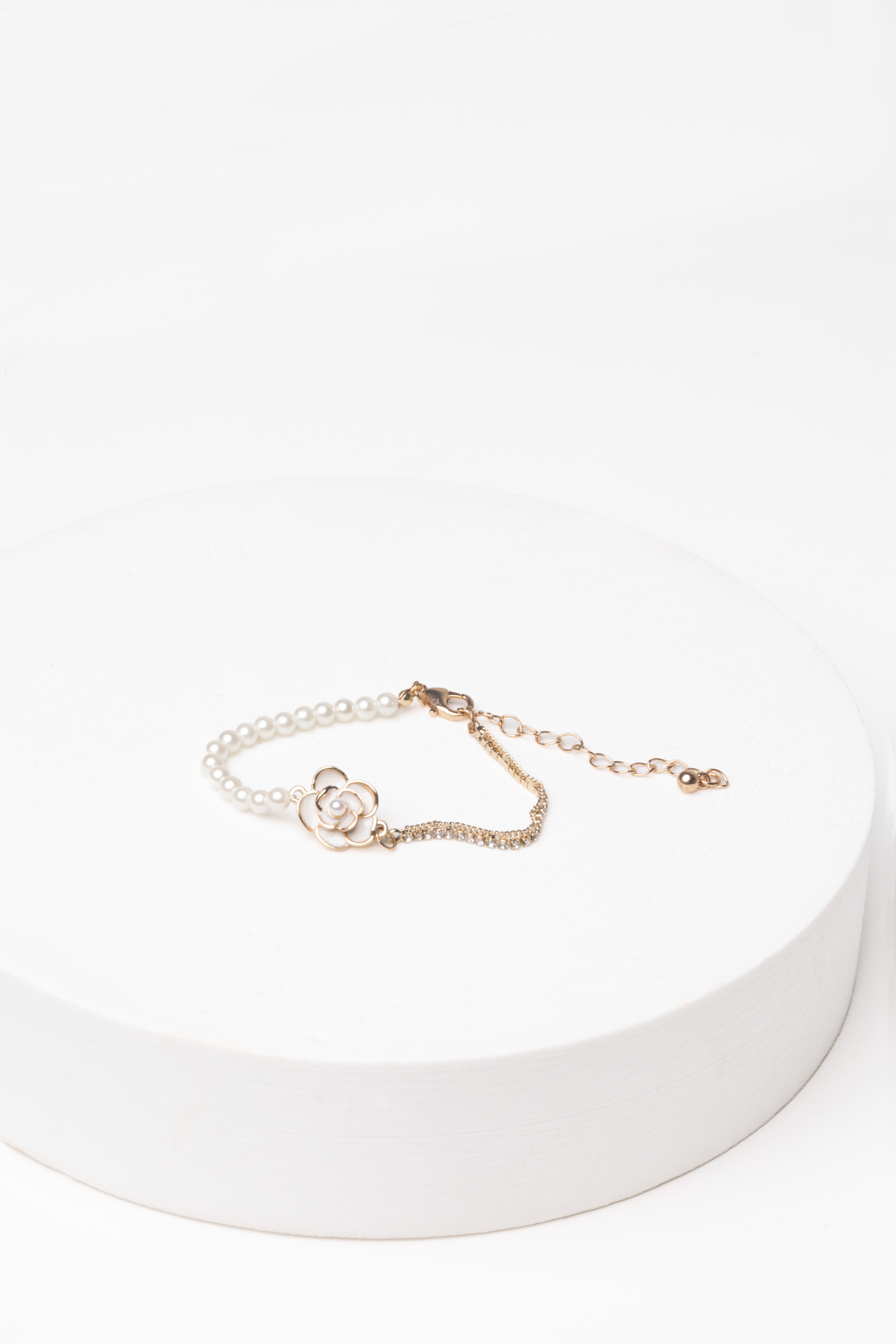 Lou Elegant Rose Bracelet