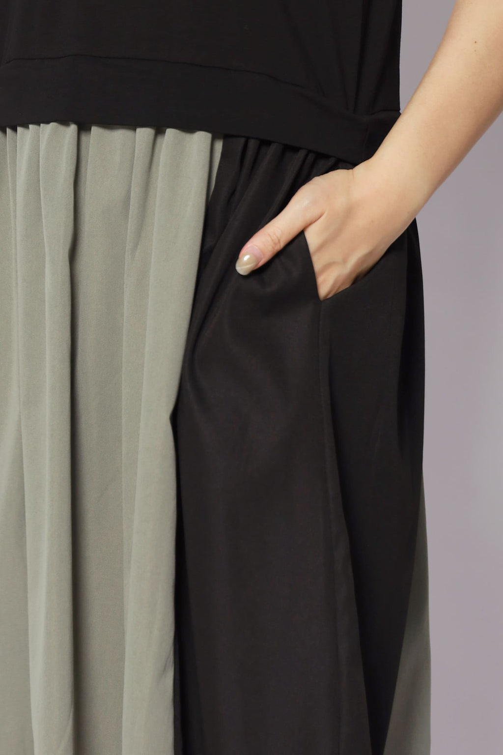 Cara Dress in Black Green