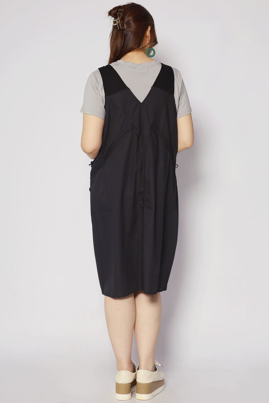 Luana 2 in Pinafore Set in Grey Black