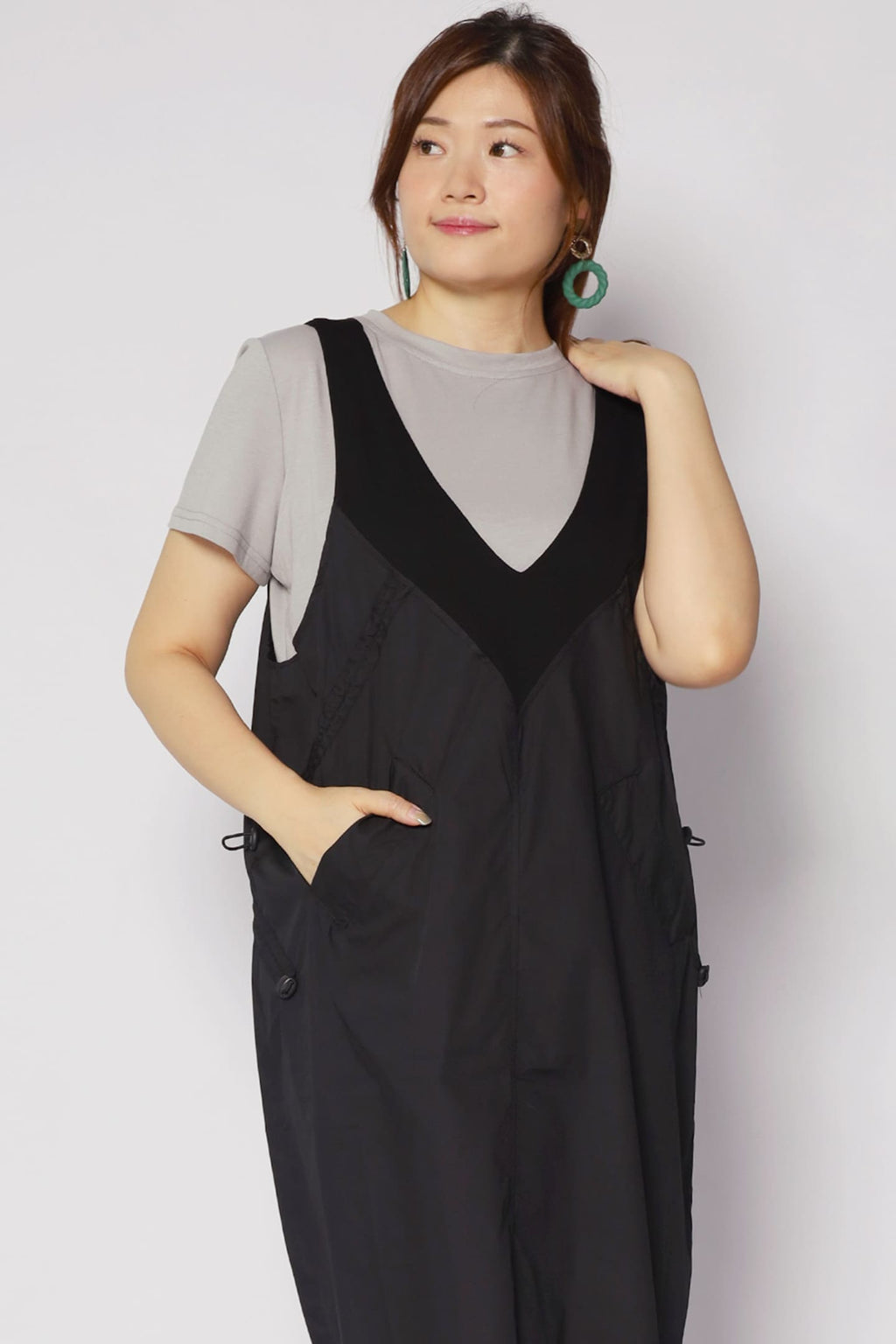Luana 2 in Pinafore Set in Grey Black