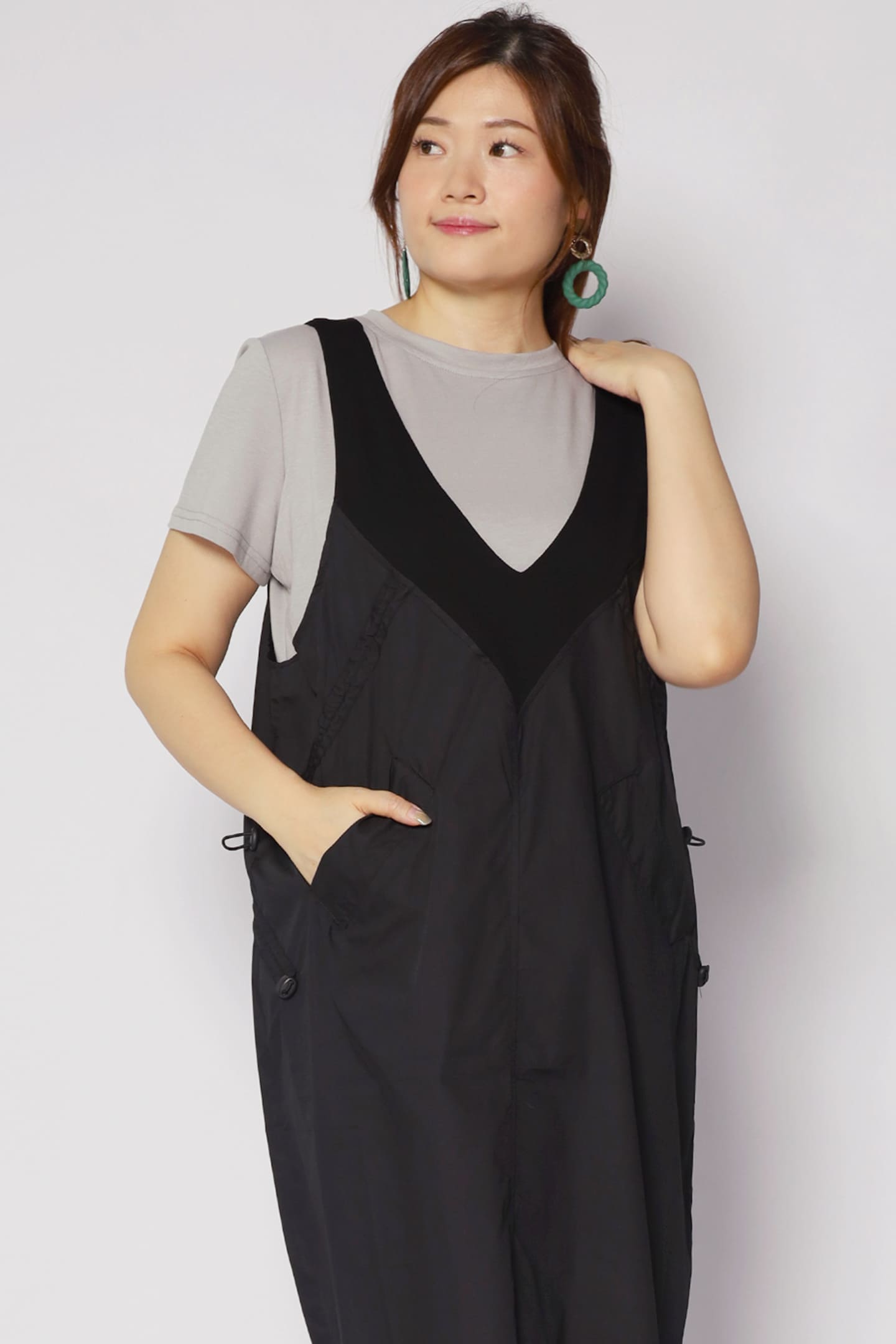 Luana 2 in Pinafore Set in Grey Black