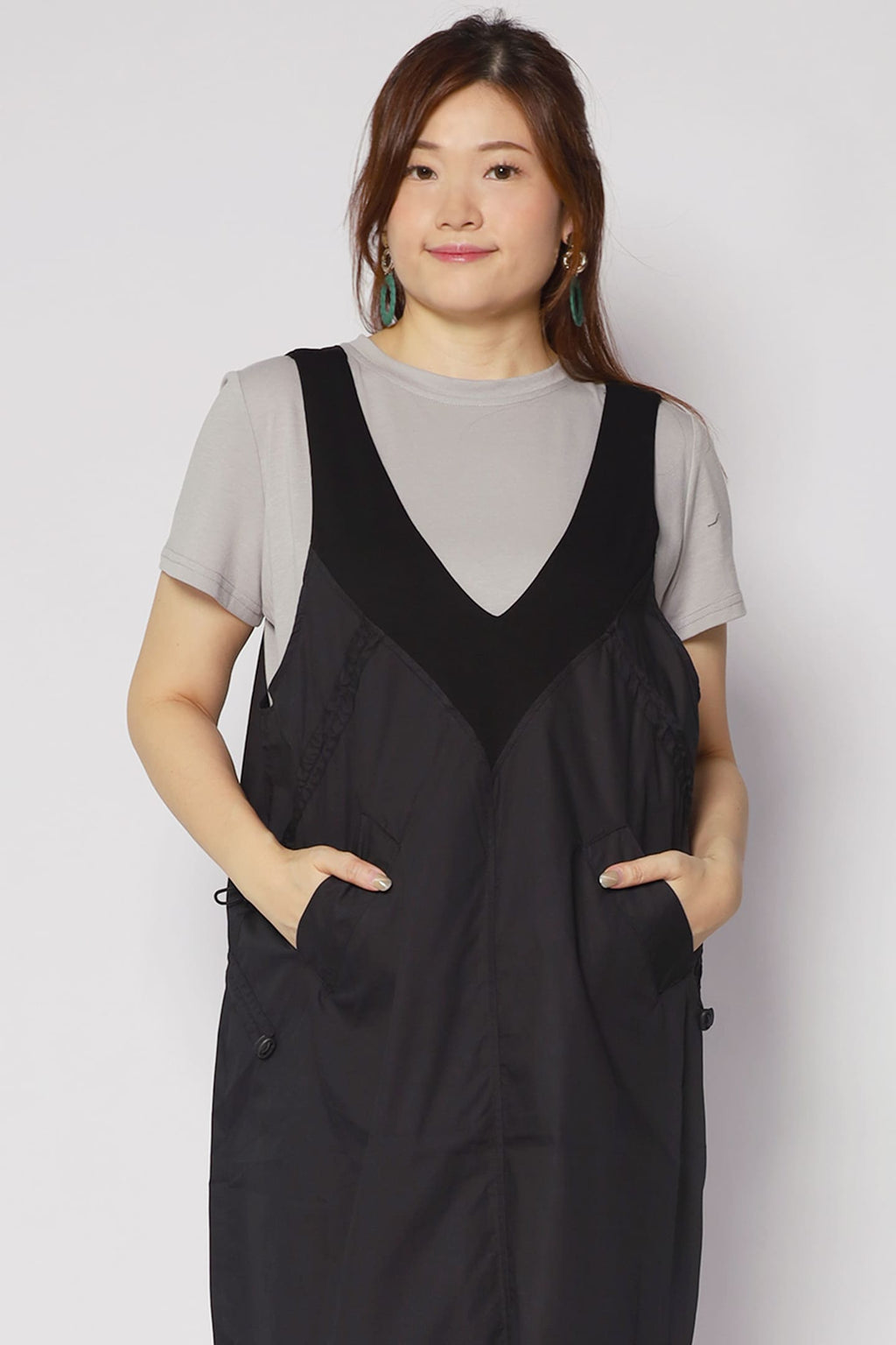 Luana 2 in Pinafore Set in Grey Black