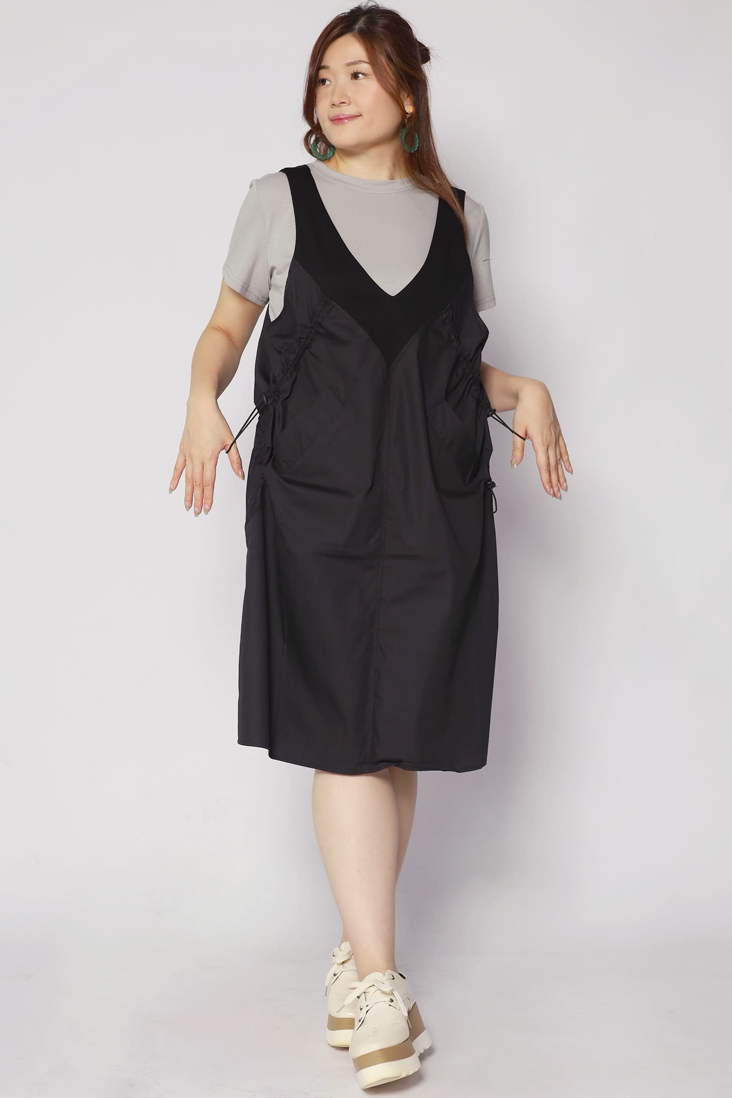 Luana 2 in Pinafore Set in Grey Black