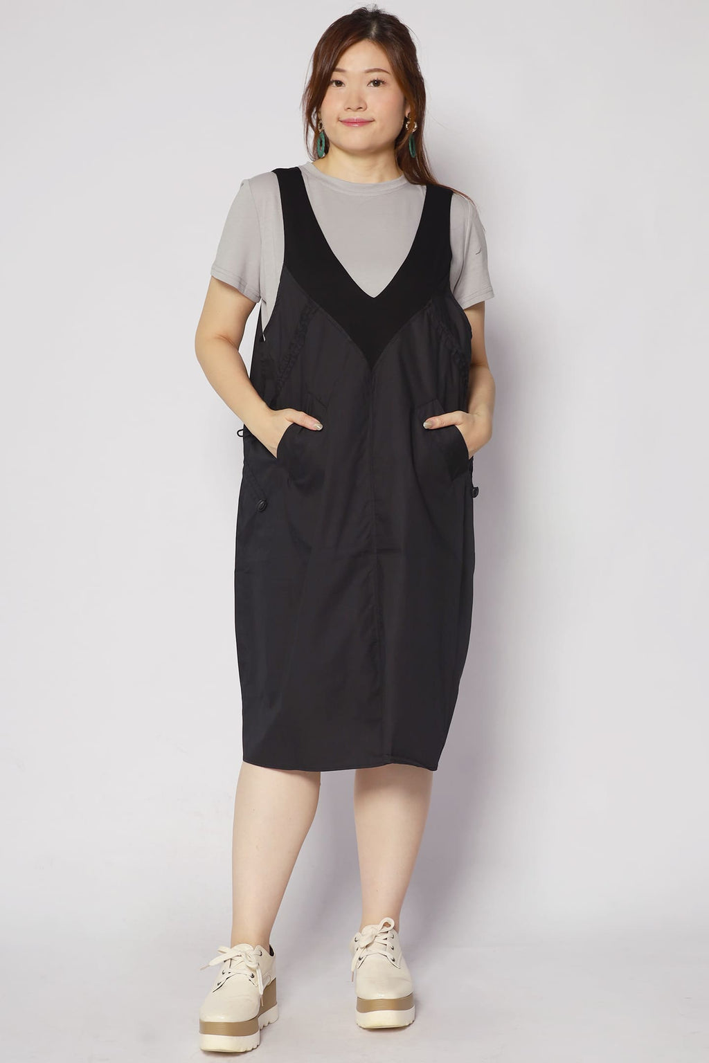 Luana 2 in Pinafore Set in Grey Black