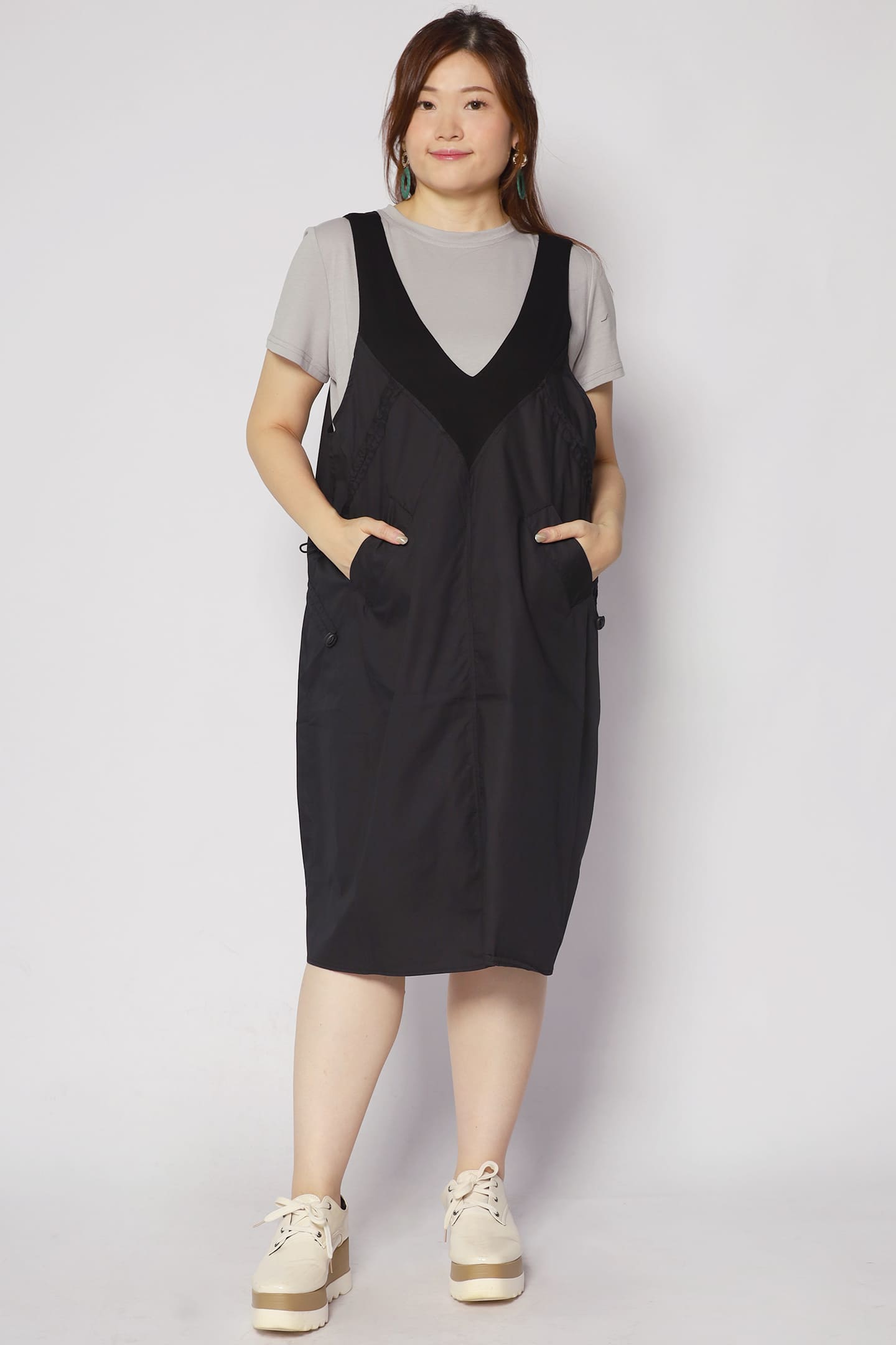 Luana 2 in Pinafore Set in Grey Black