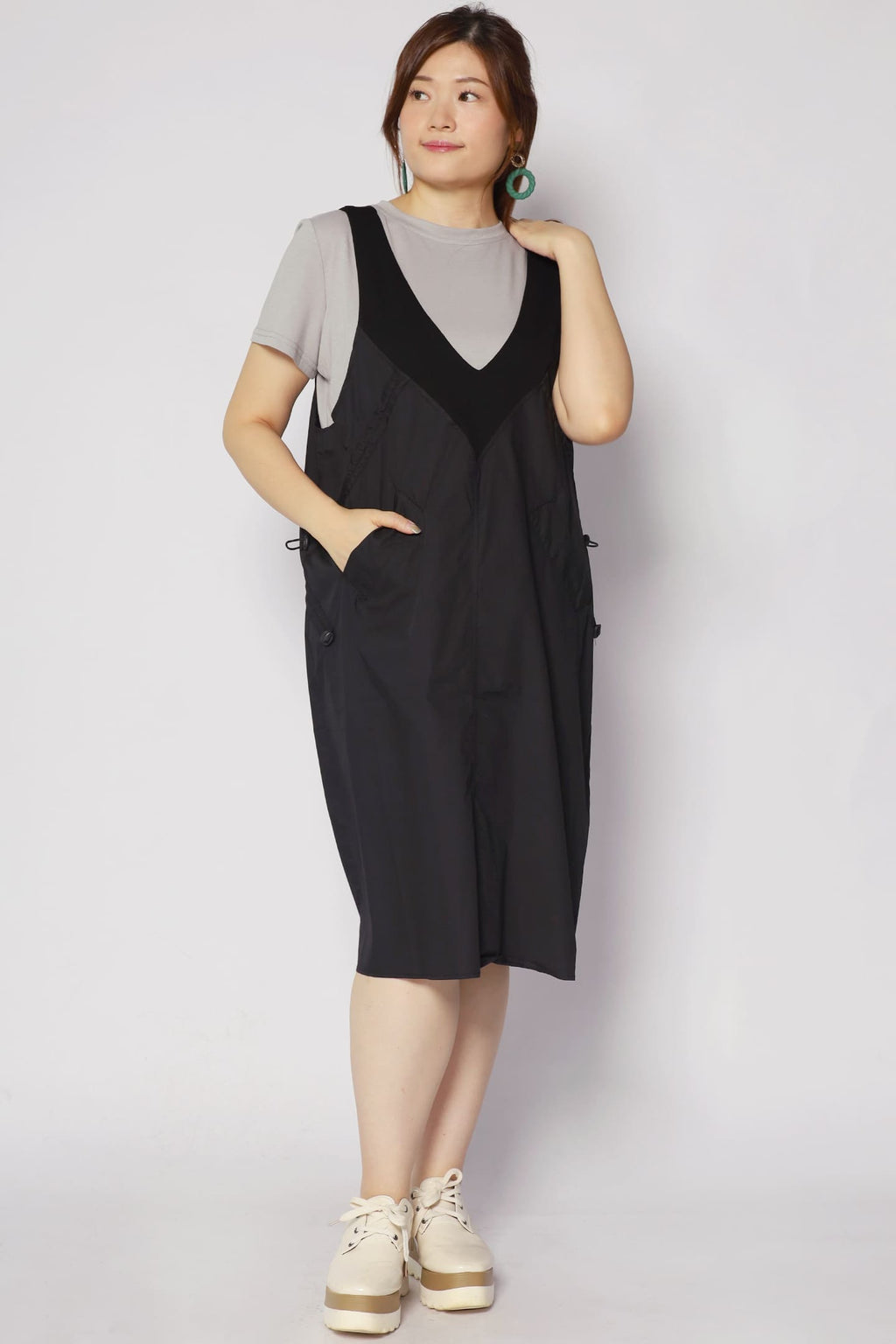 Luana 2 in Pinafore Set in Grey Black