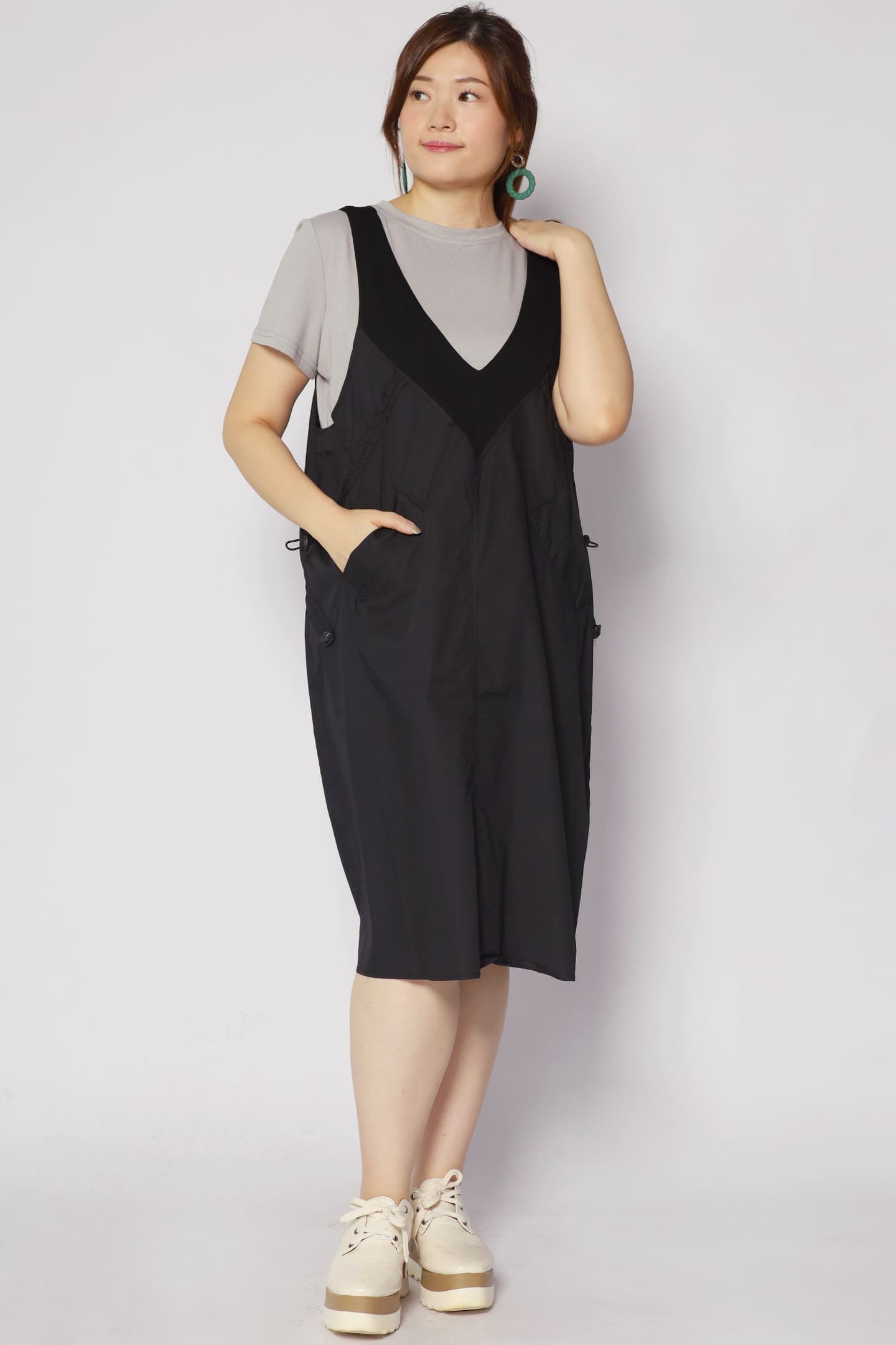Luana 2 in Pinafore Set in Grey Black