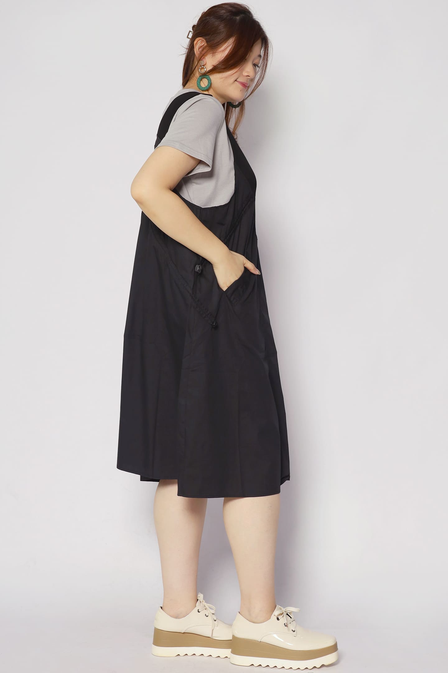 Luana 2 in Pinafore Set in Grey Black