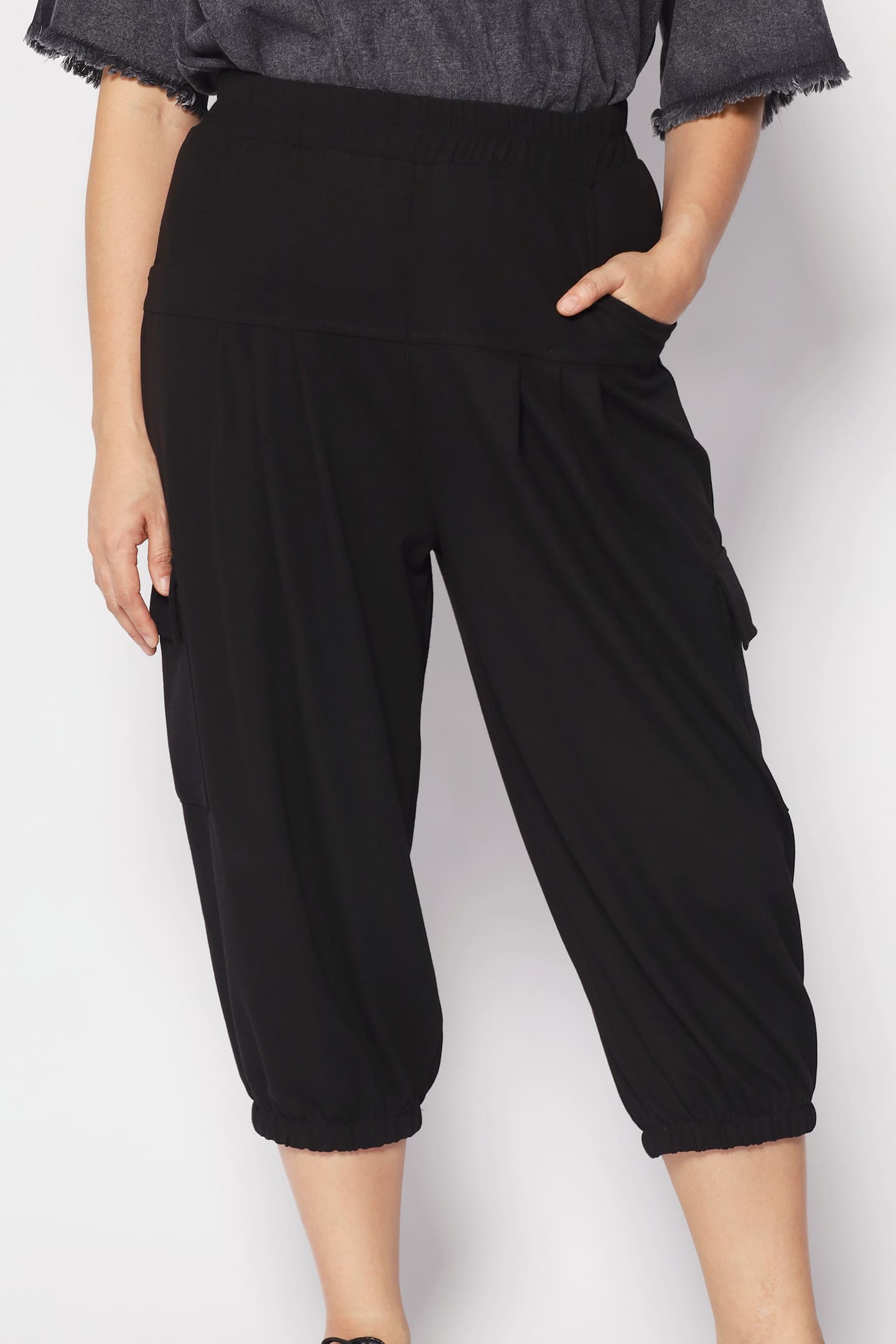 Damian Cargo Pants in Black