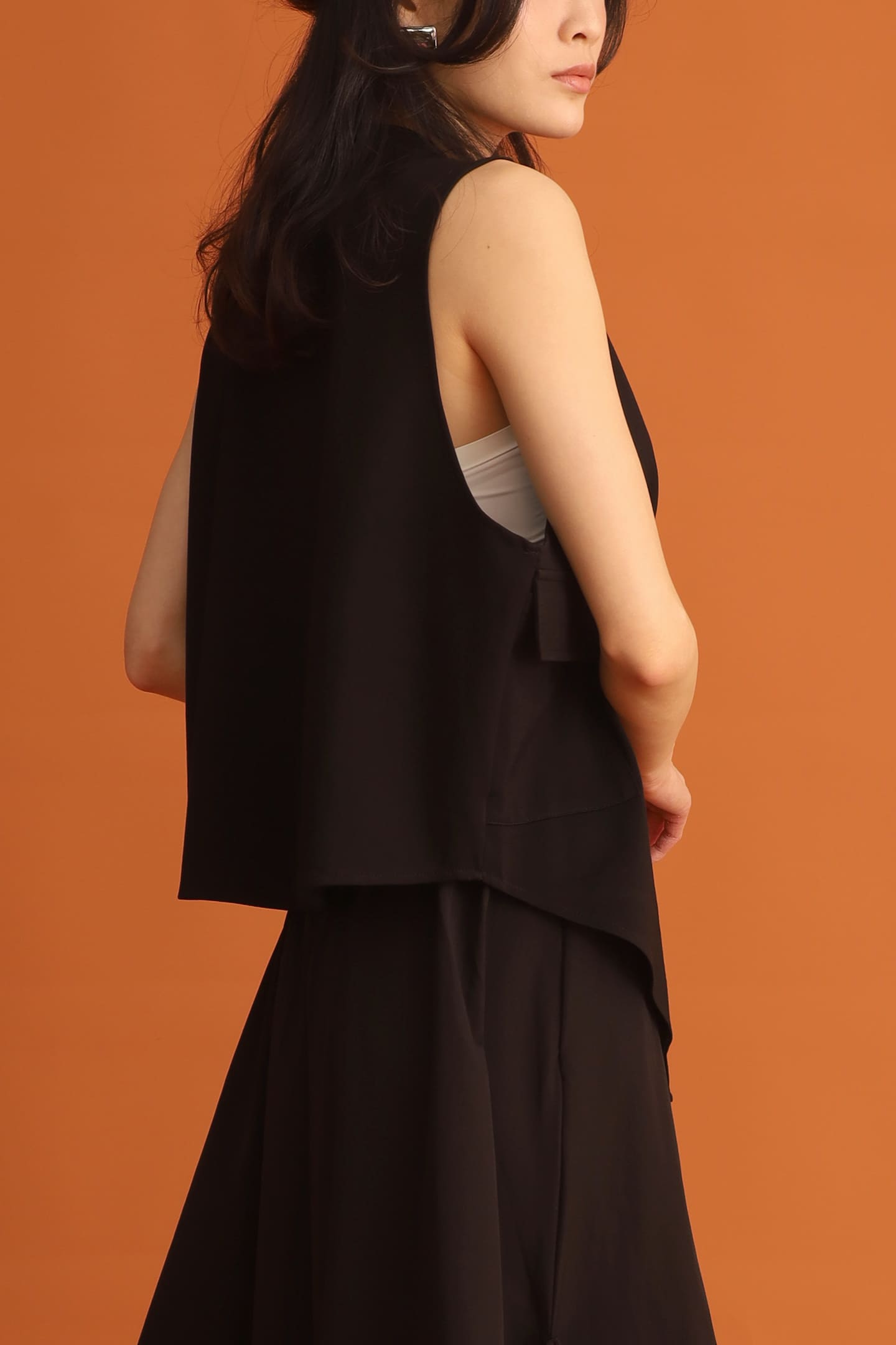 CHOSEN - Joo Zipper Vest in Black