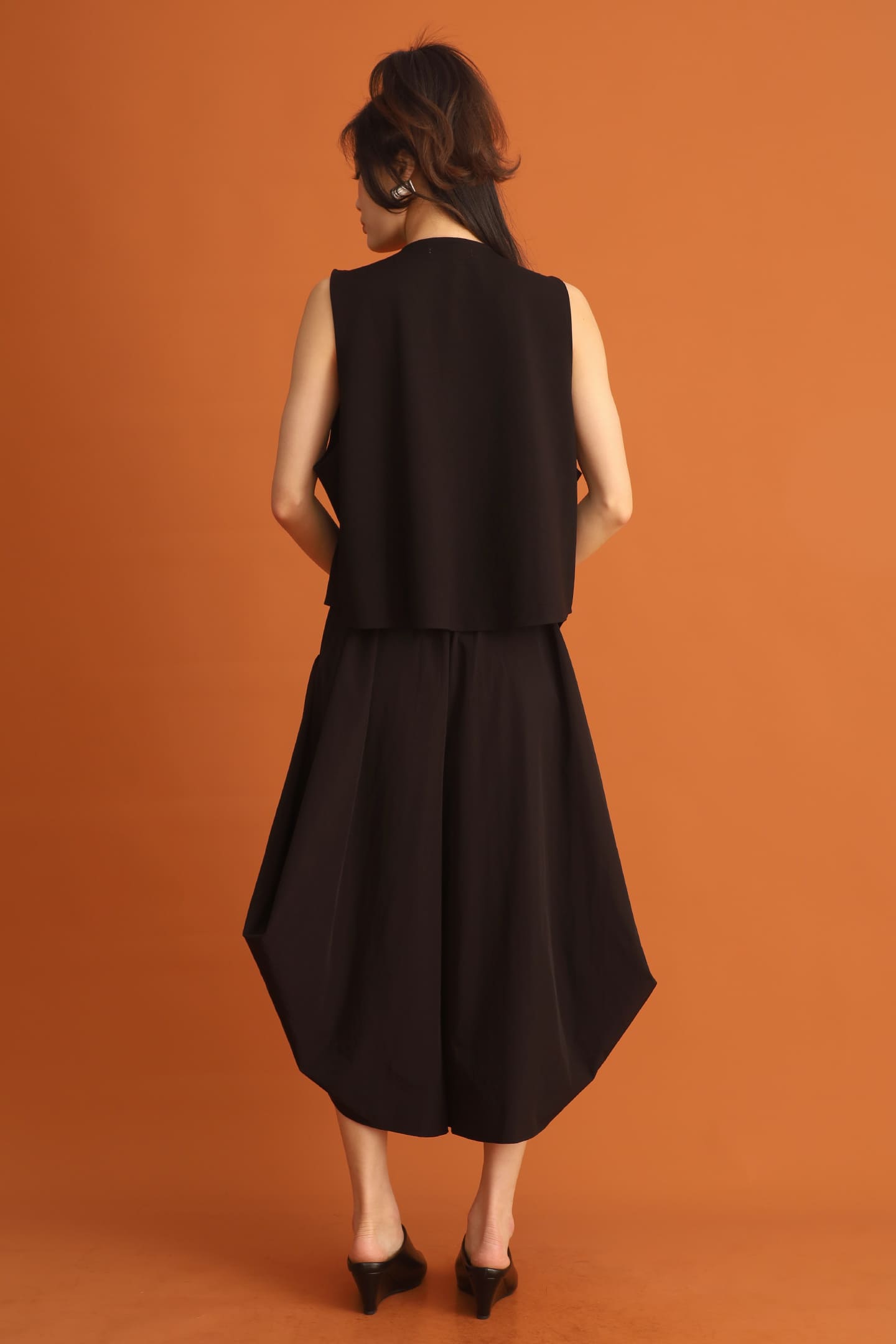 CHOSEN - Joo Zipper Vest in Black